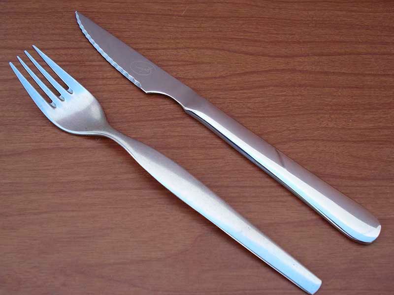 Alquileres Fernández Acuña tenedor y cuchillo