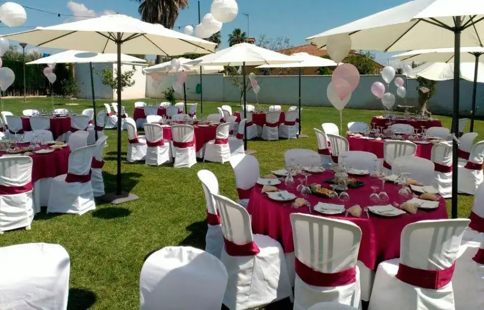 mesas preparadas para evento