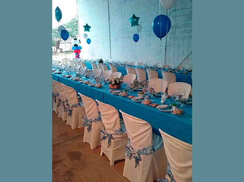 Alquileres Fernández Acuña mesas y sillas decoradas para evento