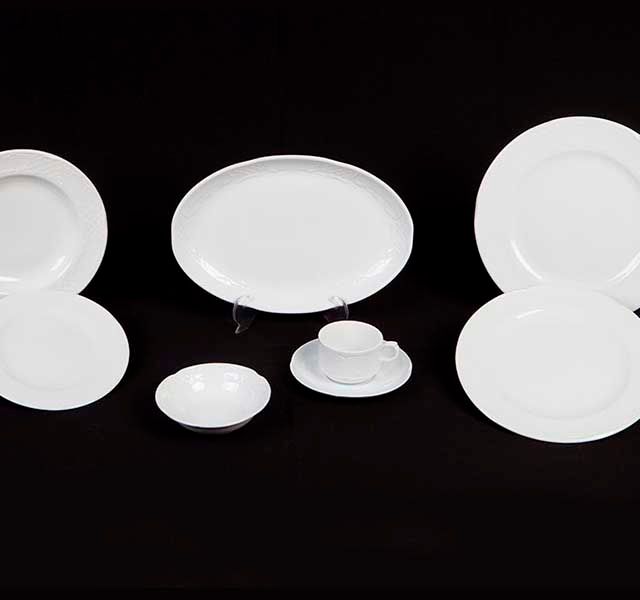 Alquileres Fernández Acuña platos color blanco